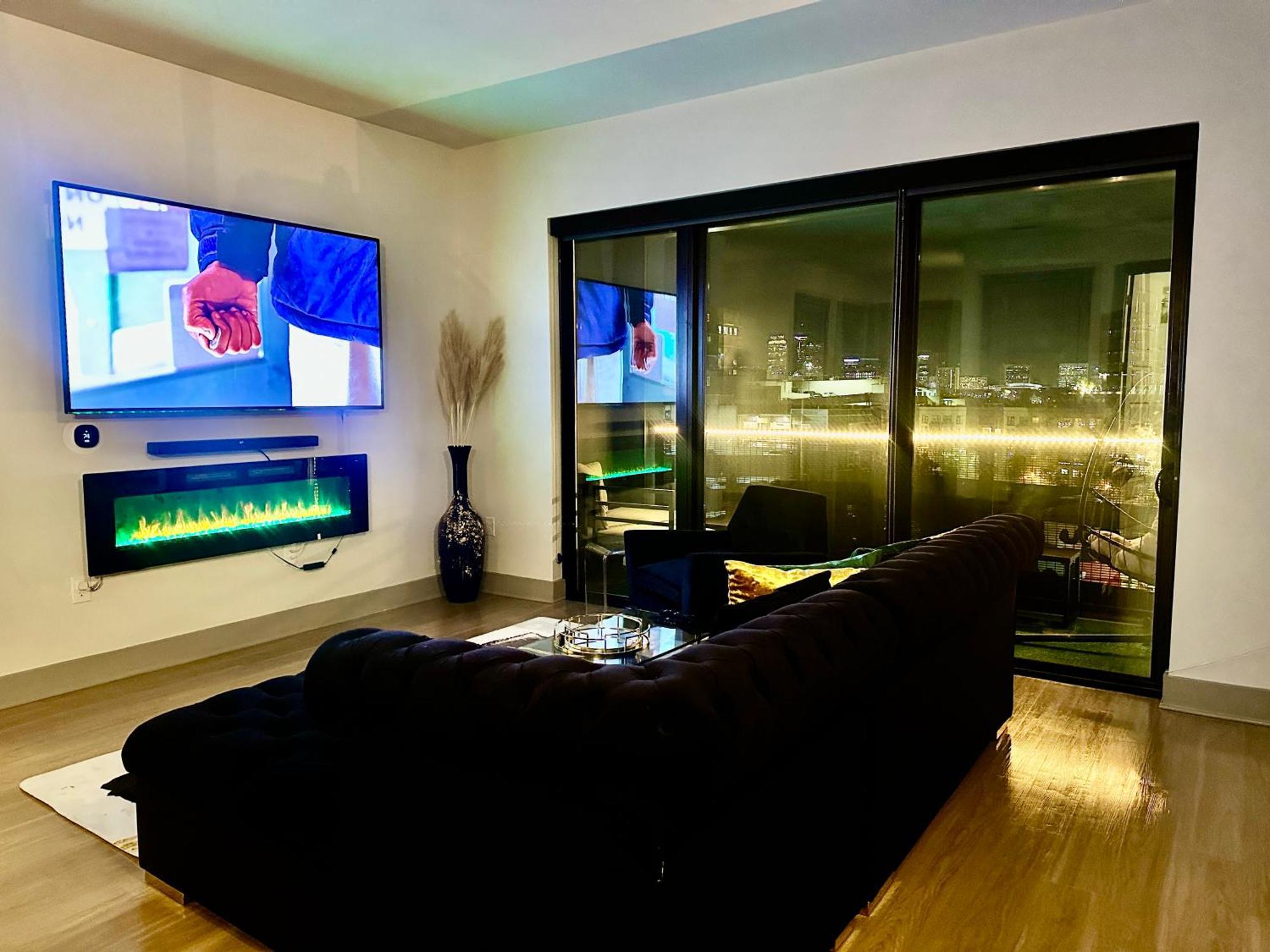 Modern Luxury At The Interlock Apartment *